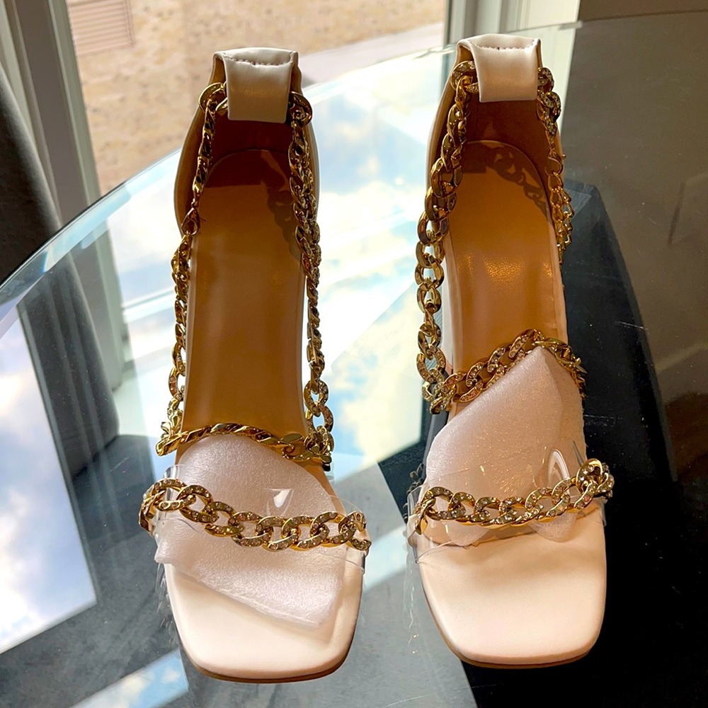 White NEVER WORN heels with gold chains size 6